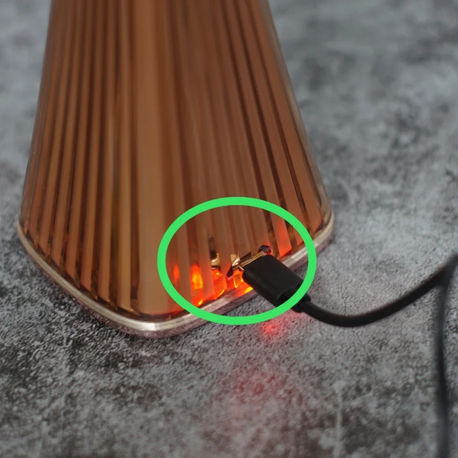 Đèn Bàn Trang Trí Nhà Hàng, Quán Bar HUTA Light For Life Mã ET1