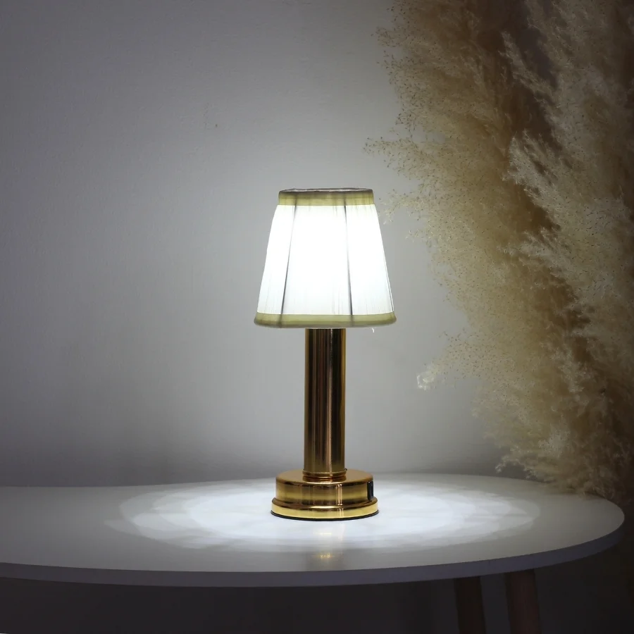 Đèn Bàn Trang Trí Quán Bar, Nhà Hàng HUTA Light For Life Mã RESBED1