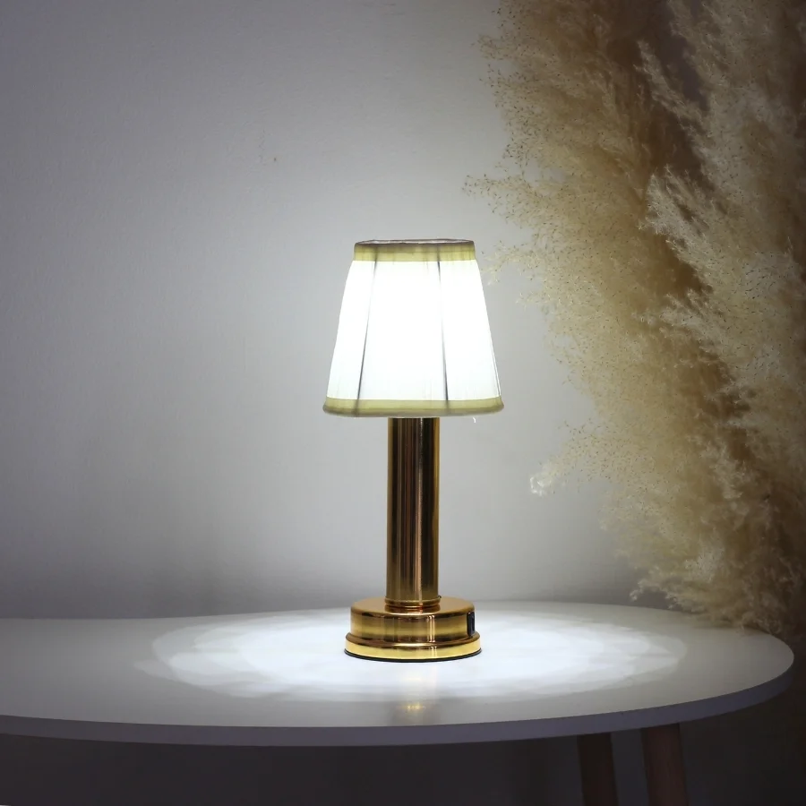 Đèn Bàn Trang Trí Quán Bar, Nhà Hàng HUTA Light For Life Mã RESBED1
