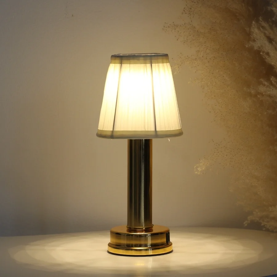 Đèn Bàn Trang Trí Quán Bar, Nhà Hàng HUTA Light For Life Mã RESBED1