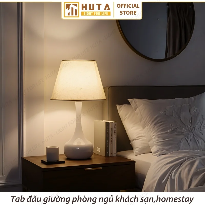 Đèn Ngủ Để Bàn Decor Khách Sạn, Tab Đầu Giường HUTA Light For Life Thân Kim Loại Mã T3